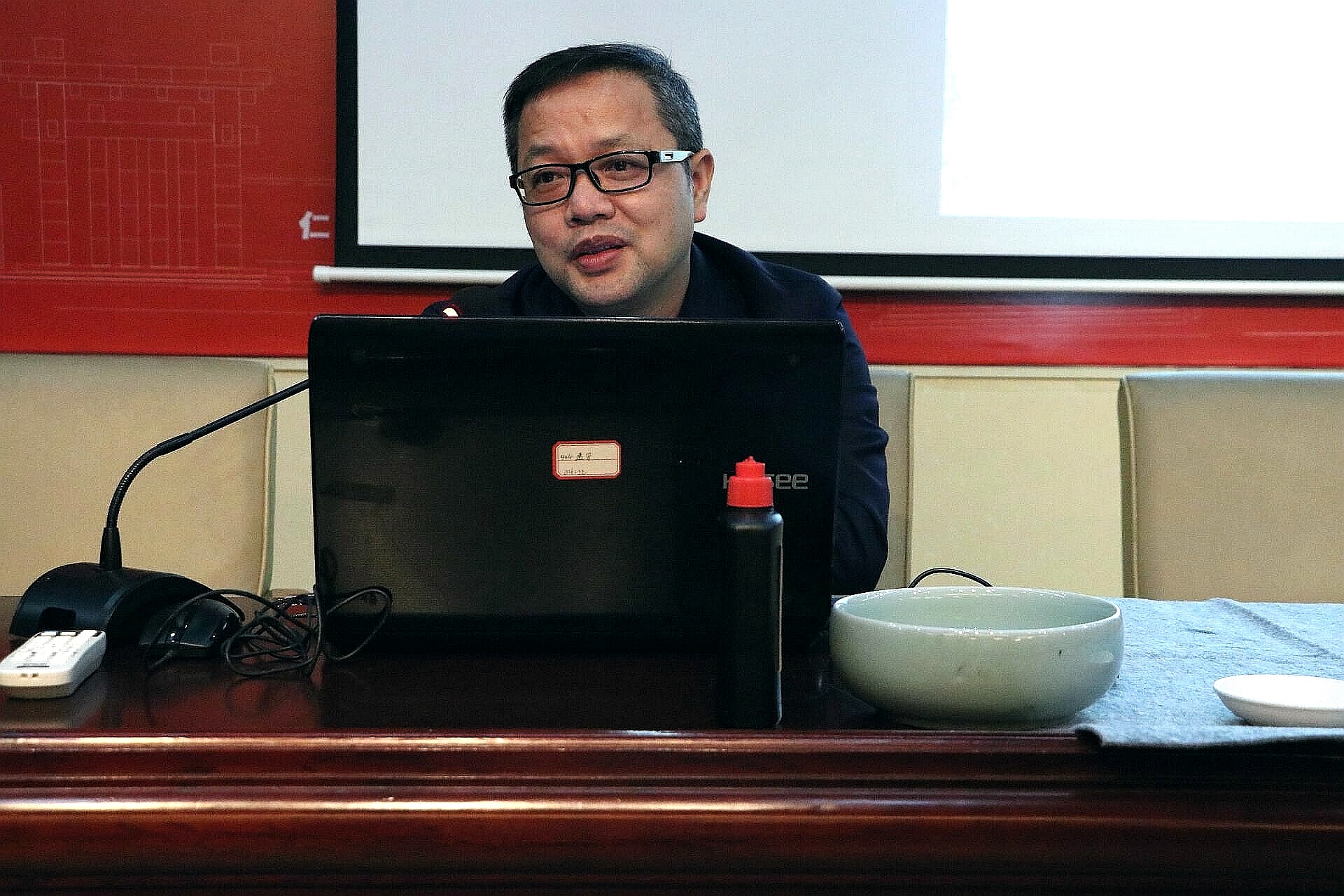 倪文华做客美术学院,漫谈"书法艺术"